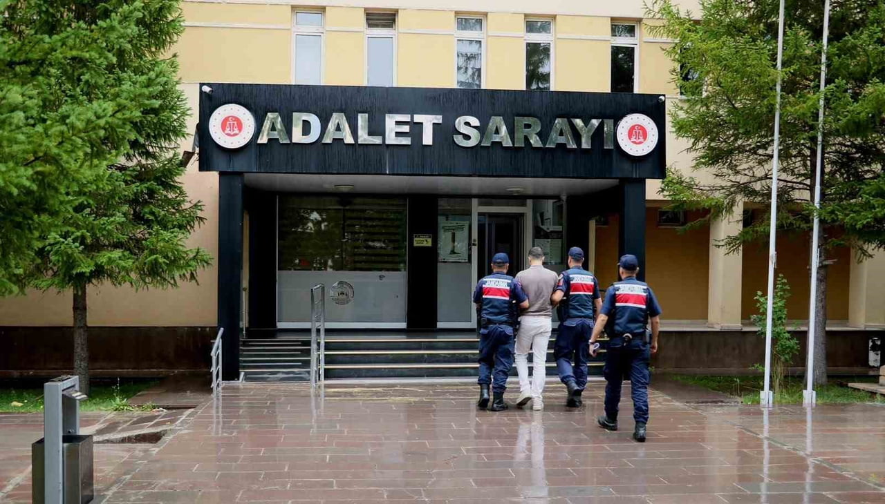 BAYBURT’TA 4 YIL HAPİS CEZASI BULUNAN FİRARİ HÜKÜMLÜ YAKALANDI