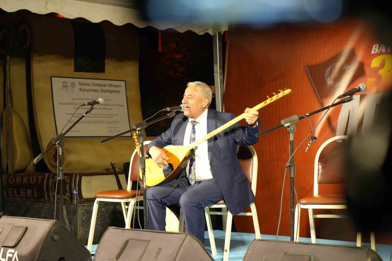 BAYBURT’TA AŞIKLAR ZAFER BAYRAMI ANISINA TÜRKÜ SÖYLEDİ