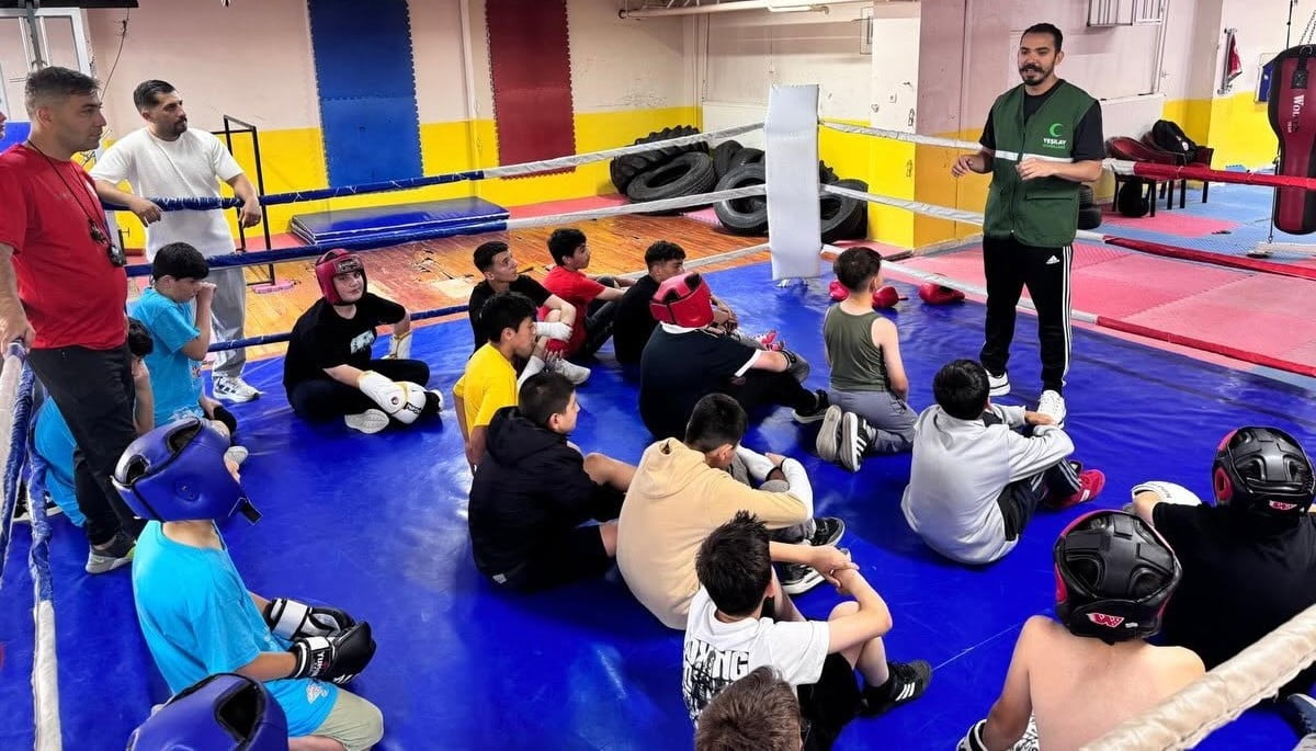 BAYBURT’TA BOKS SPORCULARINA BAĞIMLILIKLA MÜCADELE EĞİTİMİ VERİLDİ