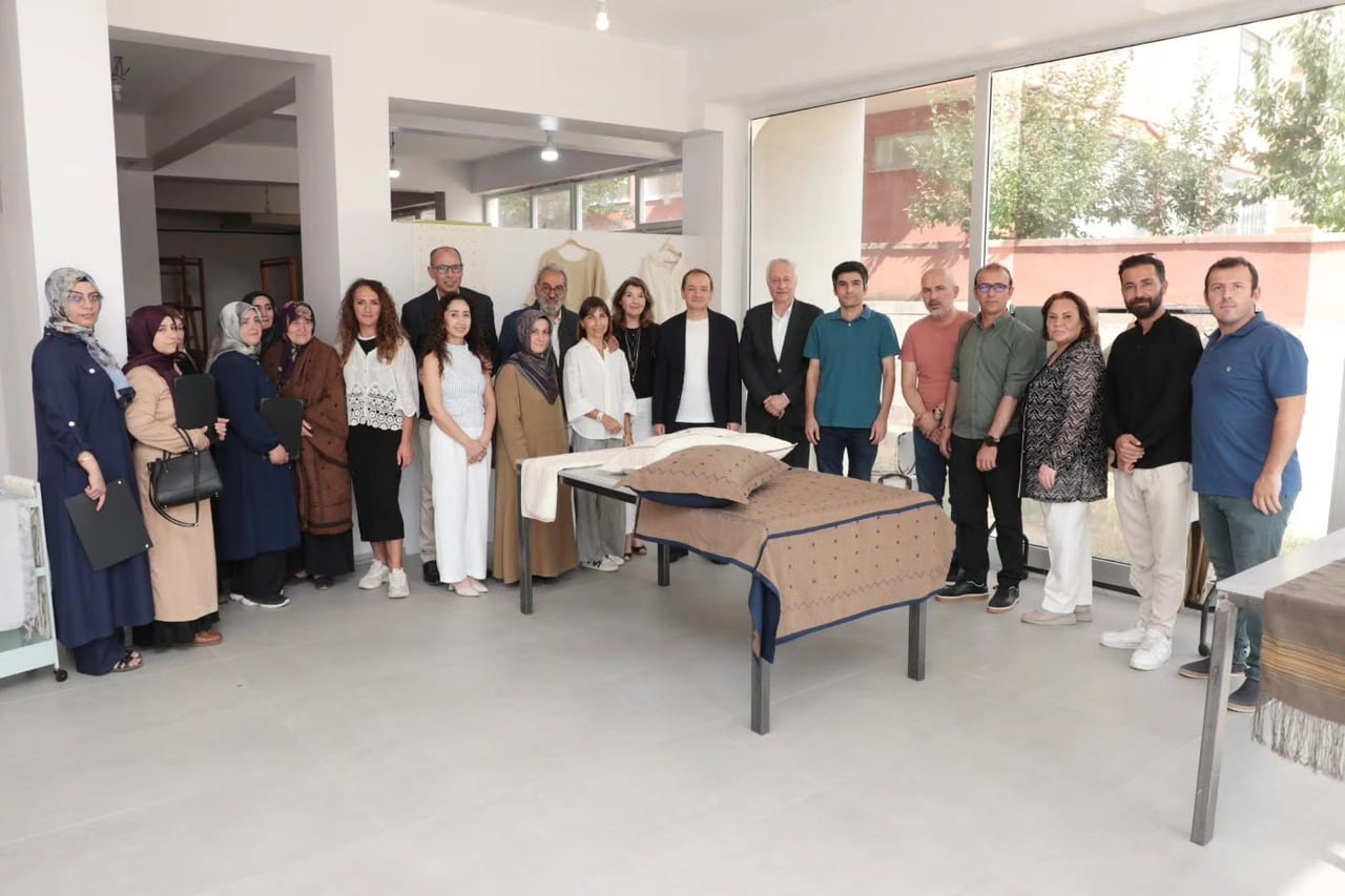 BAYBURT’TA EHRAM DOKUMA EĞİTİMİNİ TAMAMLAYAN 20 KADIN SERTİFİKALARINI ALDI