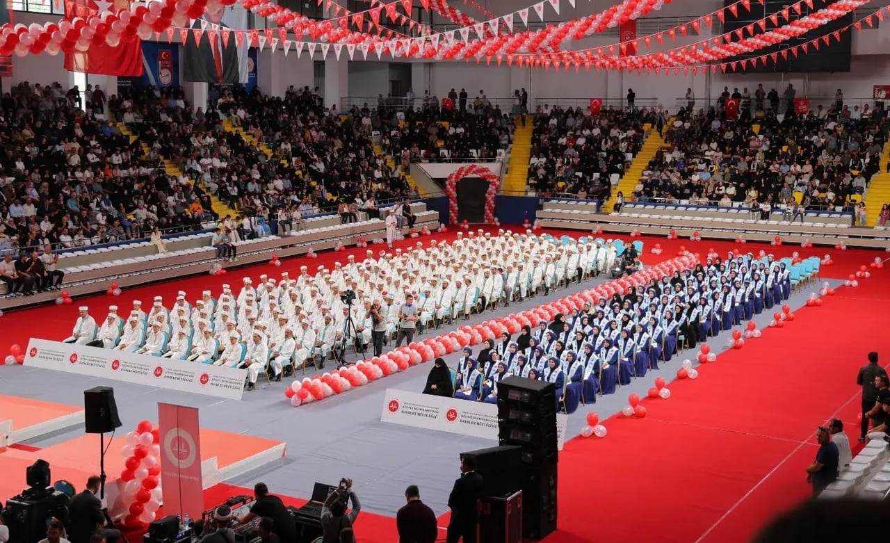 BAYBURT’TA KUR’AN KURSLARINDA HAFIZLIK EĞİTİMLERİNİ TAMAMLAYAN 246 ÖĞRENCİ İÇİN İCAZET MERASİMİ...
