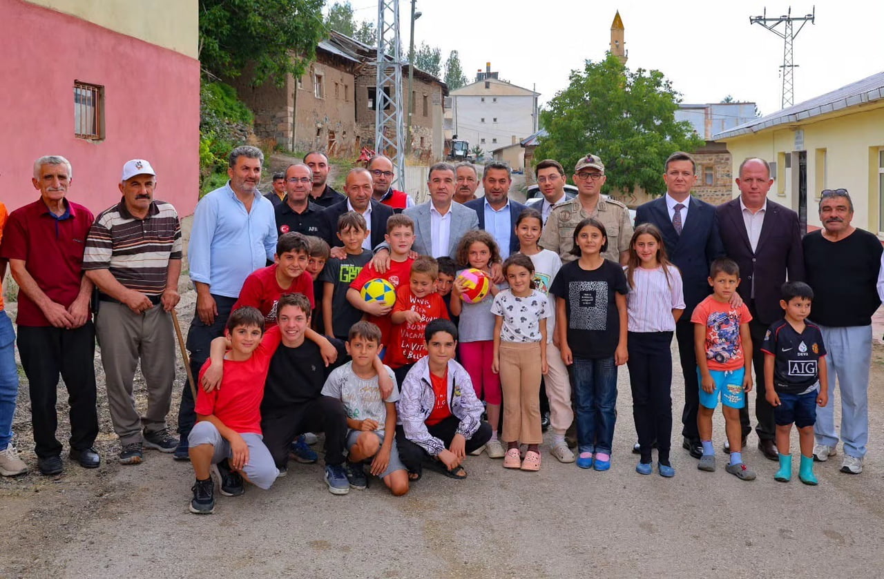BAYBURT VALİSİ MUSTAFA ELDİVAN, GEÇTİĞİMİZ AY YANGIN AFETİ YAŞANAN YAZYURDU KÖYÜNDE YANGINDAN...