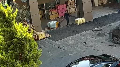 Bayrampaşa’da sinyal kesici cihazla aracın kilitlenmesini engelleyip 200 bin lirayı böyle...