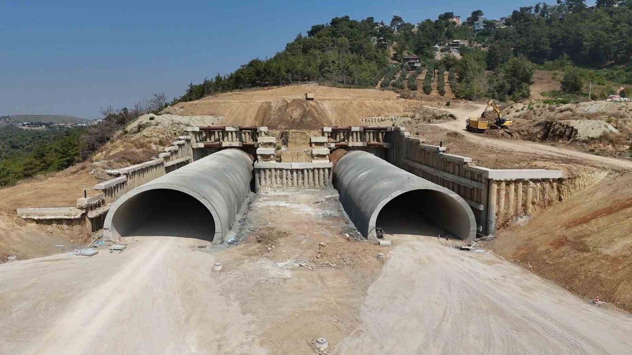 BELEN-TOPBOĞAZI TÜNELİ VE OTOYOL PROJESİ KAPSAMINDA AMANOS DAĞLARI’NDA TÜNEL AÇMA ÇALIŞMALARI...