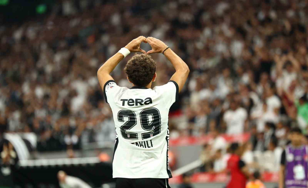 BEŞİKTAŞ’IN HÜCUM OYUNCUSU İLHAN FAKILI, SİYAH-BEYAZLI FORMA İLE İLK GOLÜNÜ ÇORUM FK AĞLARINA...