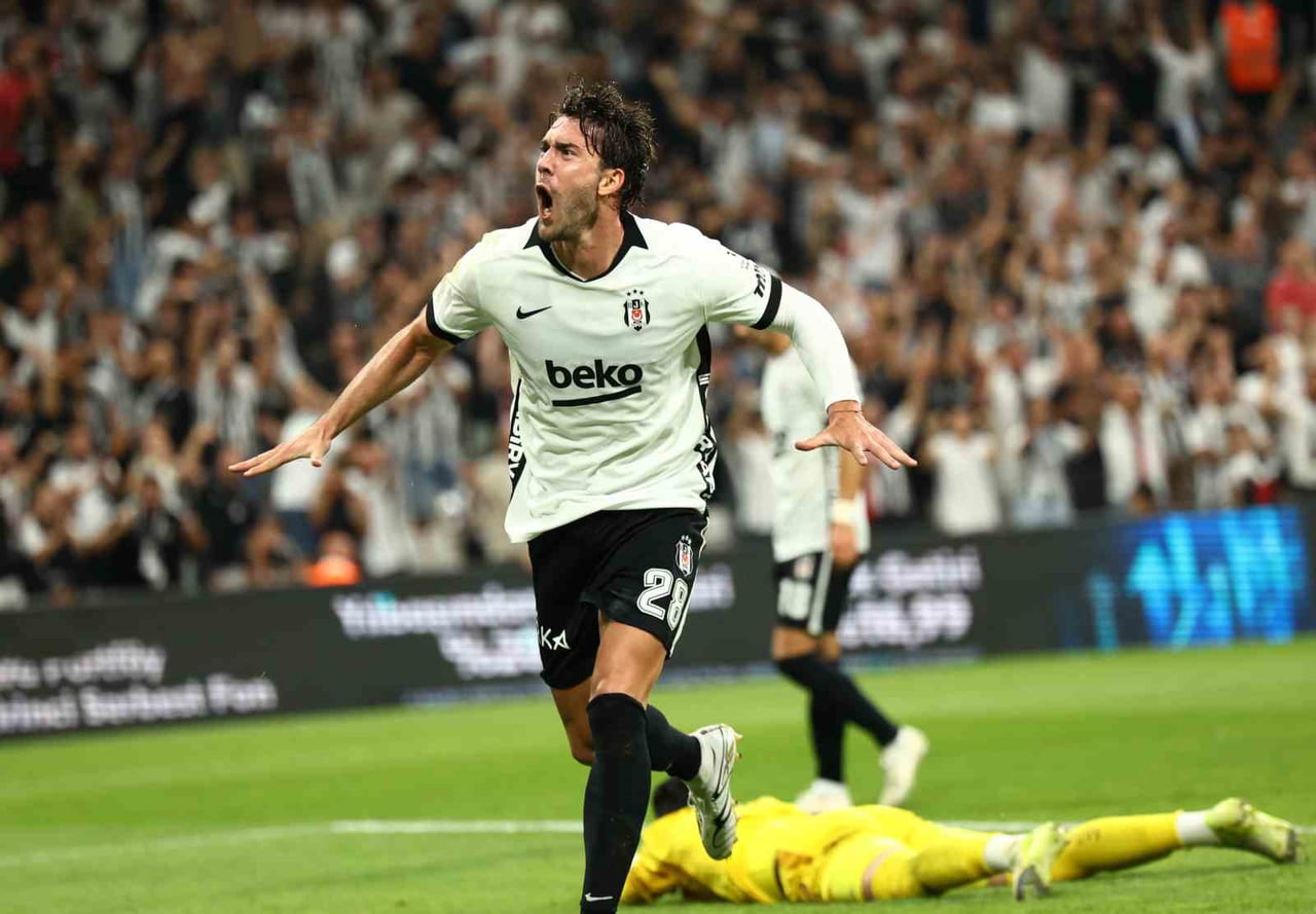 BEŞİKTAŞ’IN SIRP SANTRFORU DUSAN VLAHOVİC, SİYAH-BEYAZLI FORMAYLA İLK GOLLERİNİ ÇORUM FK’YA KARŞI...