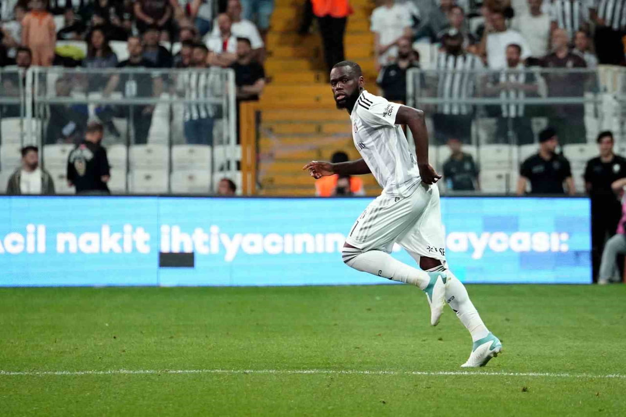 BEŞİKTAŞ, JEAN ONANA'NIN SÖZLEŞMESİNİN KARŞILIKLI ANLAŞARAK SONLANDIRILDIĞINI AÇIKLADI