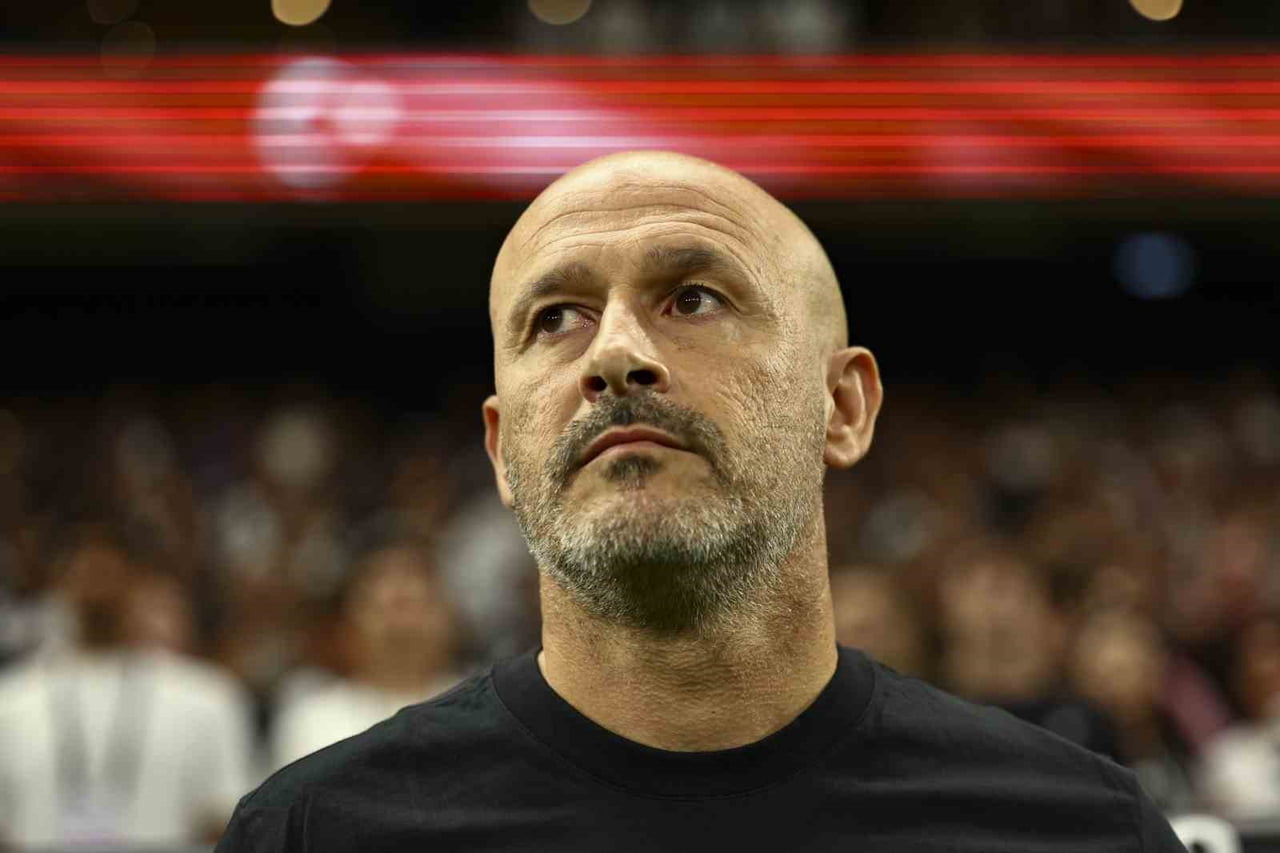 BEŞİKTAŞ TEKNİK DİREKTÖRÜ VİNCENZO ITALİANO, EYÜPSPOR KARŞISINA UEFA AVRUPA LİGİ 3. ELEME...