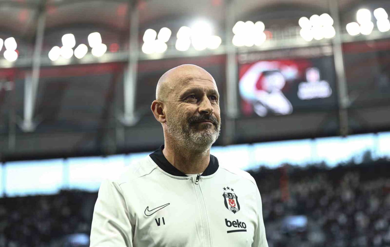 BEŞİKTAŞ TEKNİK DİREKTÖRÜ VİNCENZO ITALİANO, SÜPER LİG’DE SON OYNANAN EYÜPSPOR MAÇININ 11’İNDEN 3...