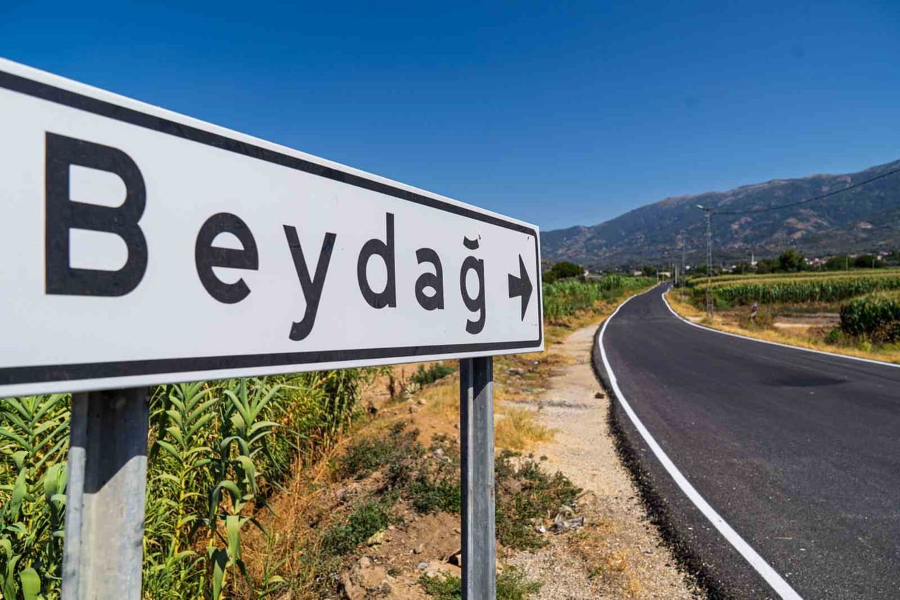 BEYDAĞ’IN YILLARDIR BEKLEDİĞİ YOL HİZMETE AÇILDI
