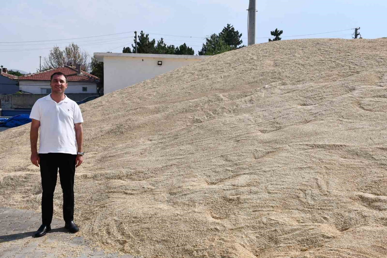 BEYLİKOVA BELEDİYESİ, 2026 YILI HUBUBAT HASADINI BAŞARIYLA TAMAMLAYARAK TOPLAM 755 TON HUBUBAT...