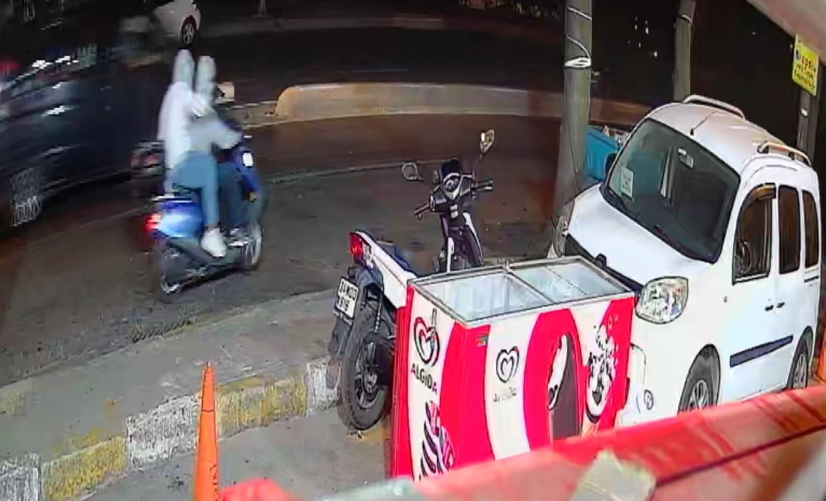 BEYOĞLU İLÇESİNDE MOTOSİKLETLİ 2 KİŞİ, MARKETE SİLAHLI SALDIRI DÜZENLENDİ