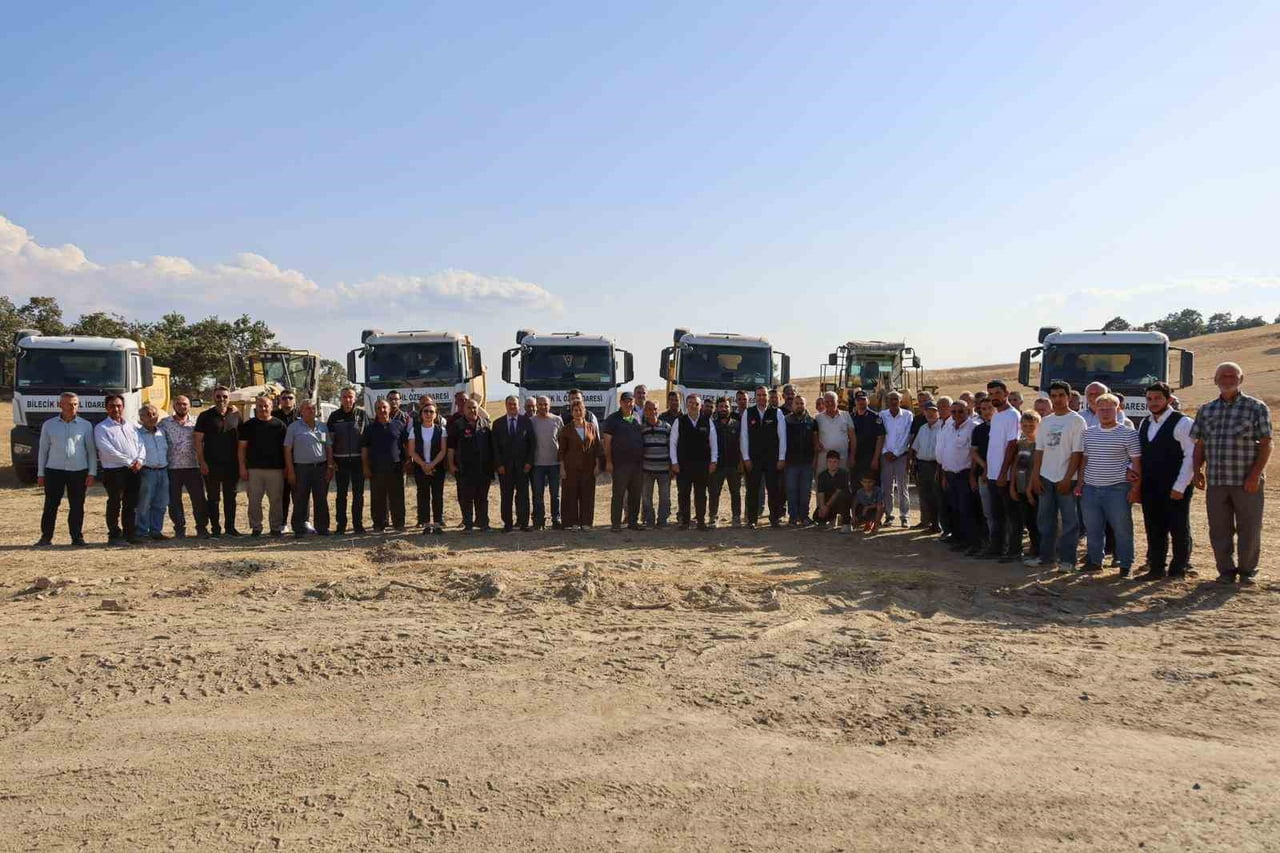 BİLECİK'TE 8 KİLOMETRELİK KÖY YOLU SICAK ASFALTA HAZIRLANIYOR