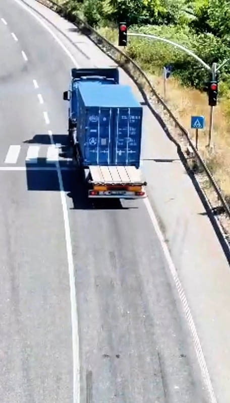 BİLECİK'TE DRON DESTEKLİ TRAFİK DENETİMİ GERÇEKLEŞTİRİLDİ.
