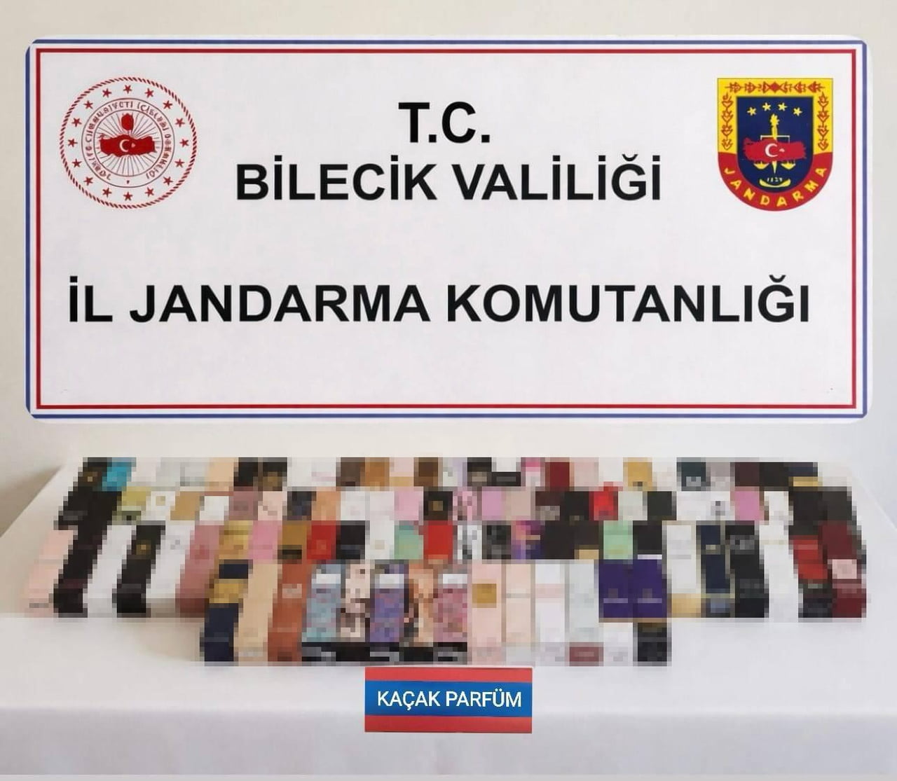 BİLECİK'TE JANDARMA EKİPLERİNCE DÜZENLENEN OPERASYONDA 300 BİN LİRALIK KAÇAK PARFÜM ELE...