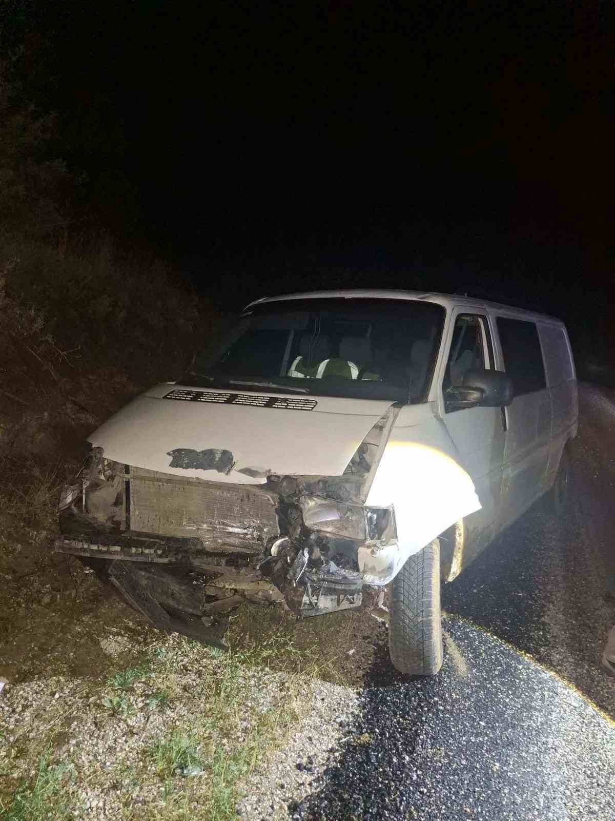 BİLECİK'TE MEYDANA GELEN TRAFİK KAZASINDA 5 KİŞİ YARALANDI
