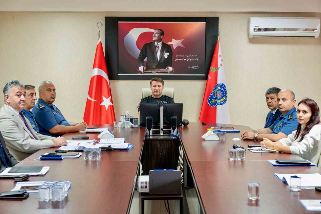 BİLECİK EMNİYETİNDE AYLIK DEĞERLENDİRME TOPLANTISI