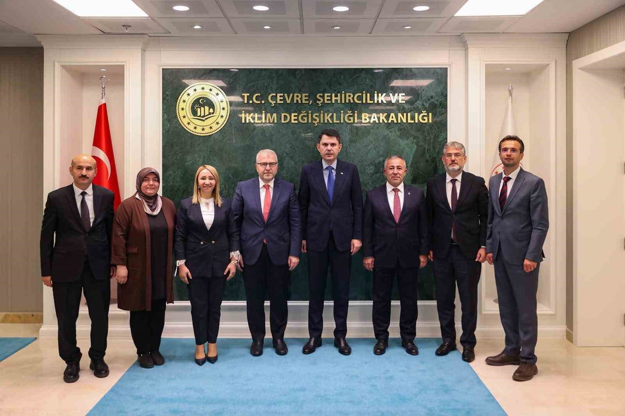 BİLECİK HEYETİ BAKAN KURUM’LA YATIRIMLARI MASAYA YATIRDI