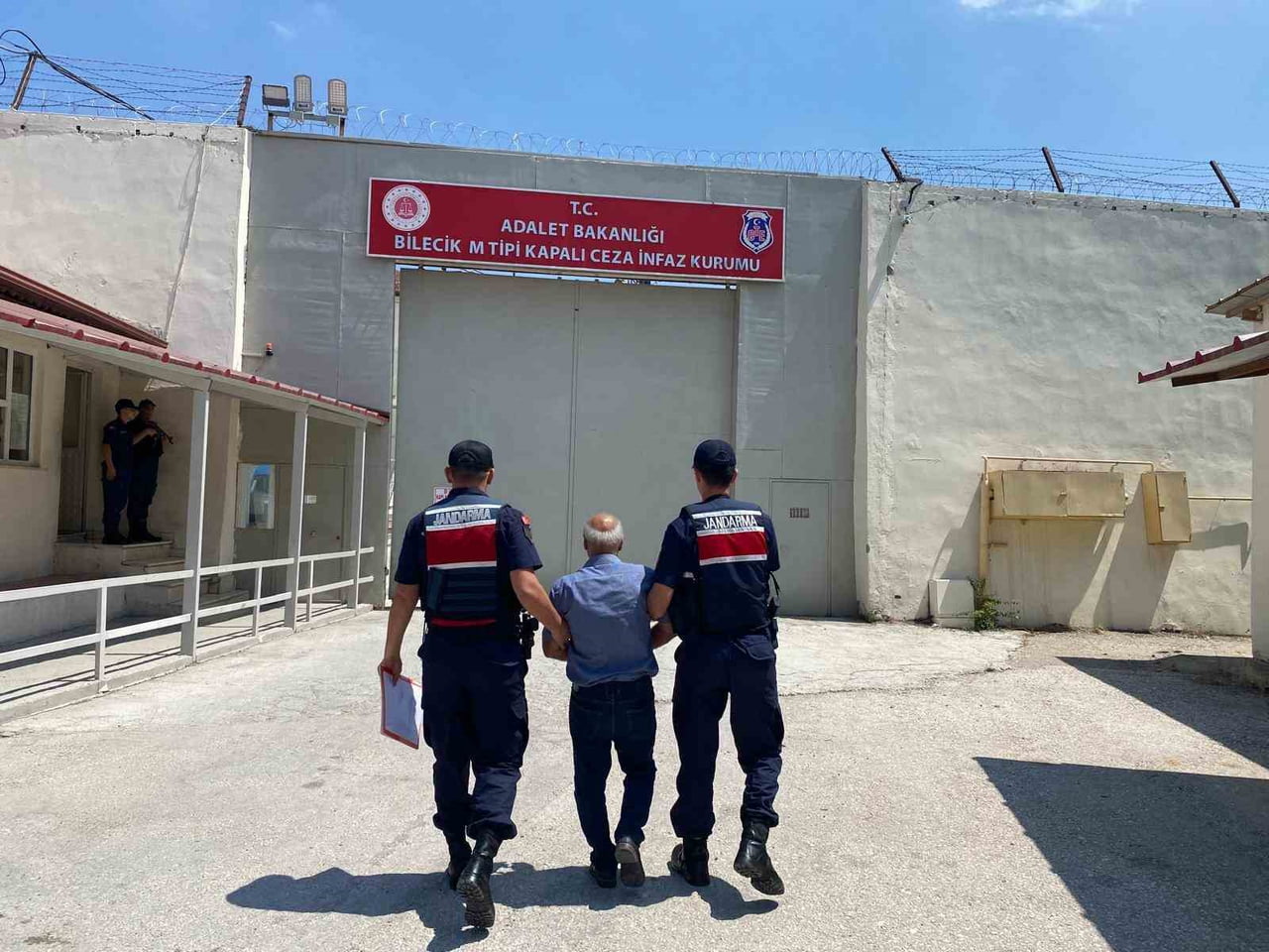 BİLECİK’TE 2 YIL 6 AY HAPİS CEZASI BULUNAN ŞAHIS YAKALANDI