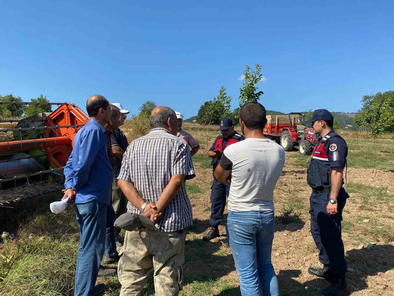 BİLECİK’TE BİÇERDÖVER OPERATÖRLERİNE YANGIN UYARISI