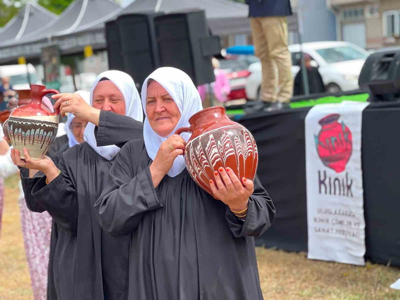 BİLECİK’TE BU YIL İKİNCİSİ DÜZENLENEN KINIK ULUSLARARASI ÇÖMLEK VE SANAT FESTİVALİ COŞKUYLA...
