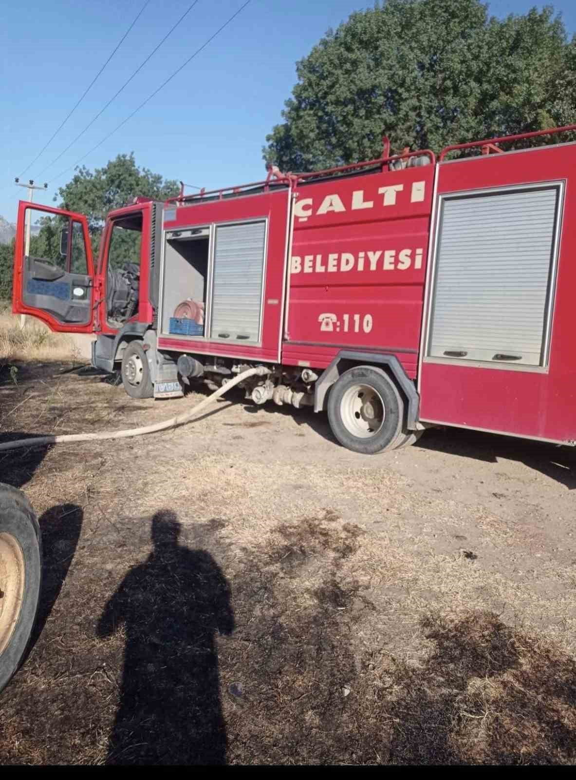 BİLECİK’TE ÇALILIK YANGINI ORMANLIK ALANA SIÇRAMADAN SÖNDÜRÜLDÜ