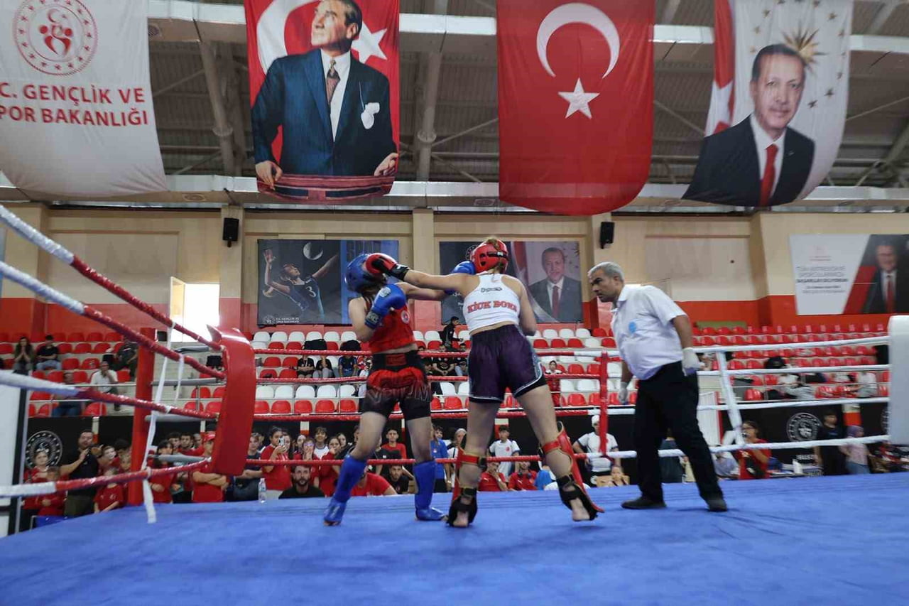 BİLECİK’TE KİCK BOKS ŞAMPİYONASI TAMAMLANDI
