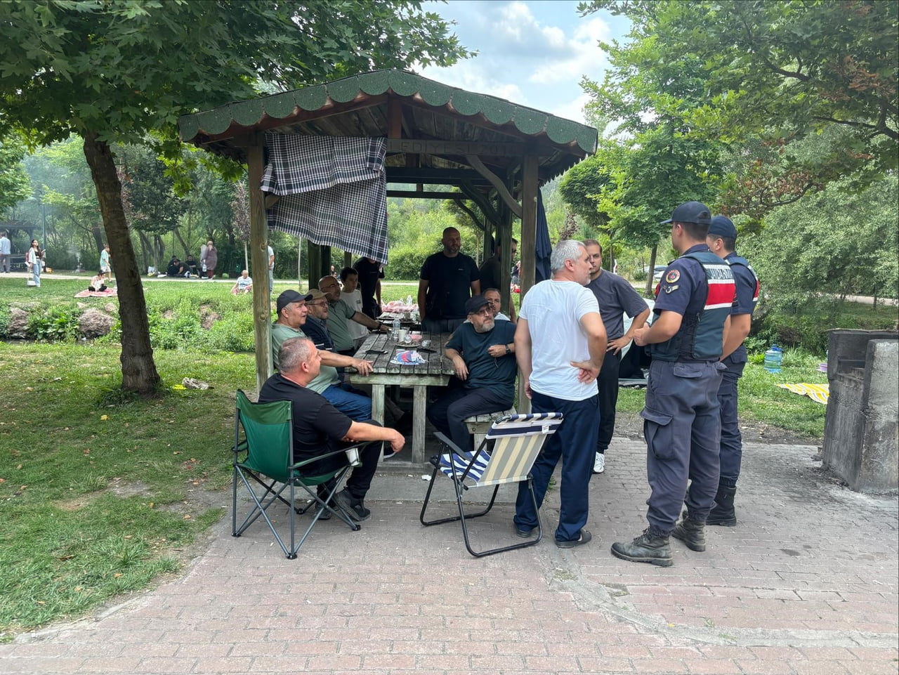 BİLECİK’TE MESİRE ALANINDA 150 VATANDAŞA HIRSIZLIK UYARISI