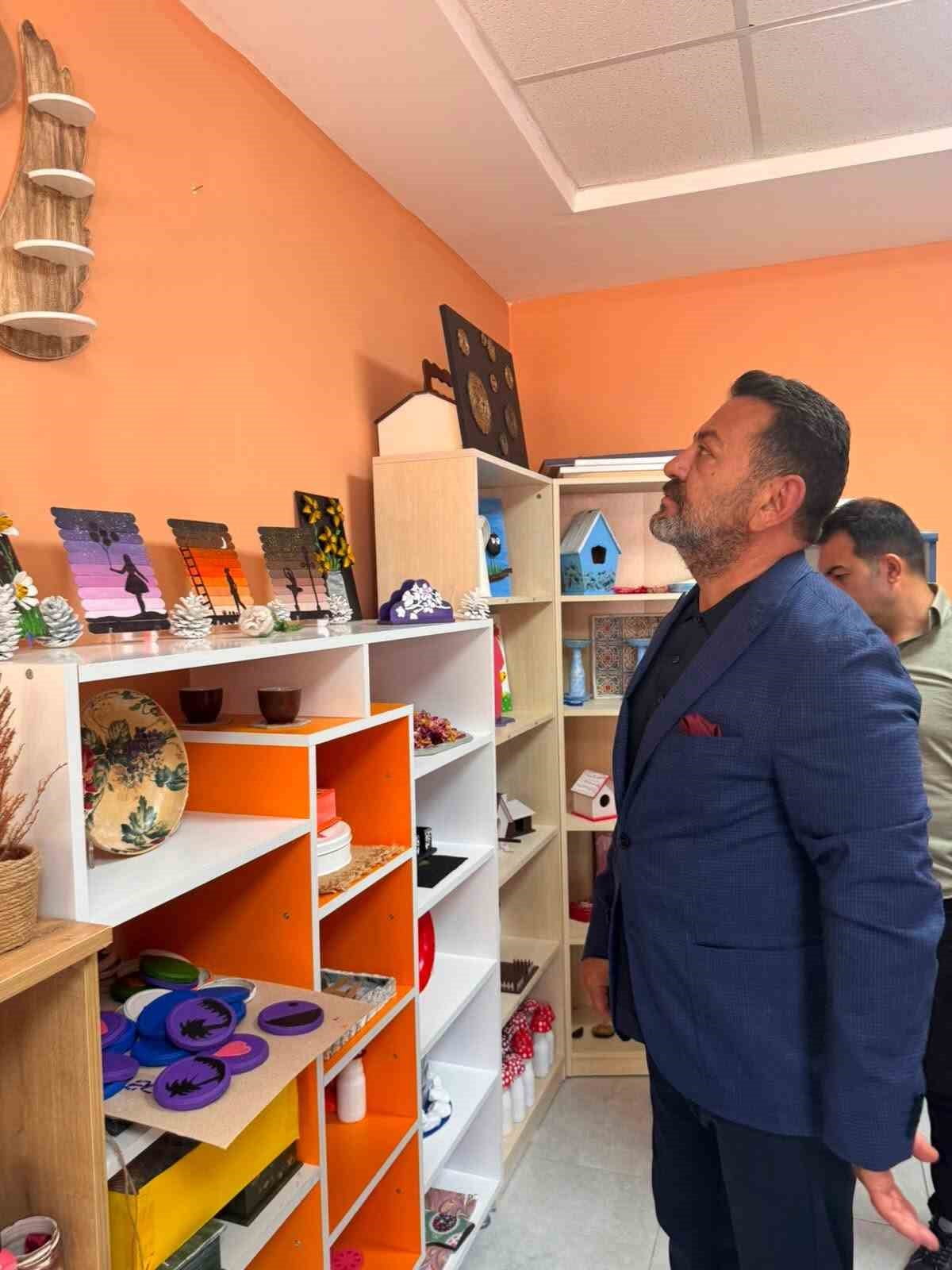 BİLECİK’TE ÖZEL İHTİYAÇLI GENÇLERİN EL EMEĞİ ESERLERİ BEĞENİ TOPLADI