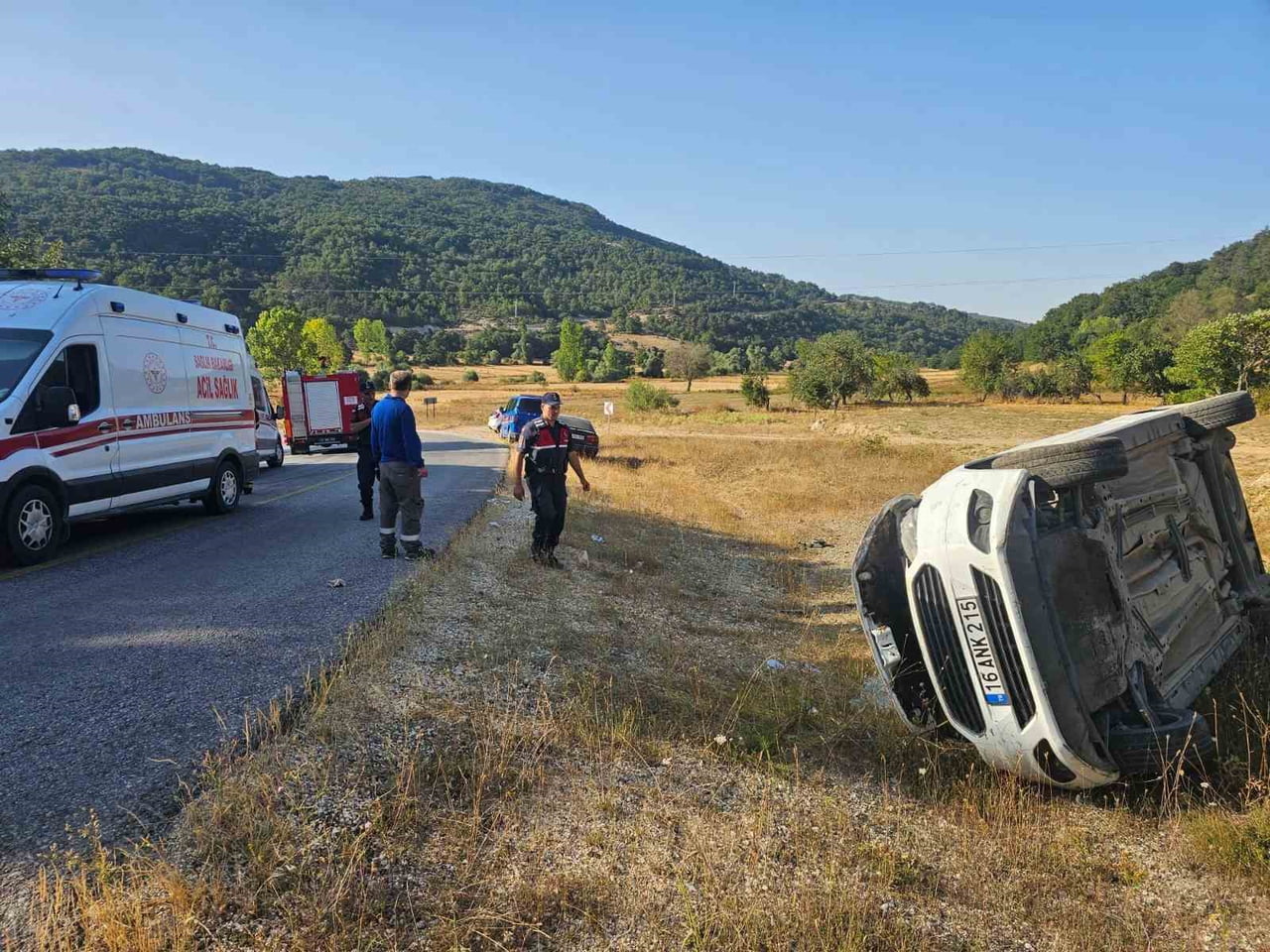 BİLECİK’TE SEYİR HALİNDEKİ YAN YATMASI SONUCU MEYDANA GELEN TRAFİK KAZASINDA 5 KİŞİ YARALANDI....