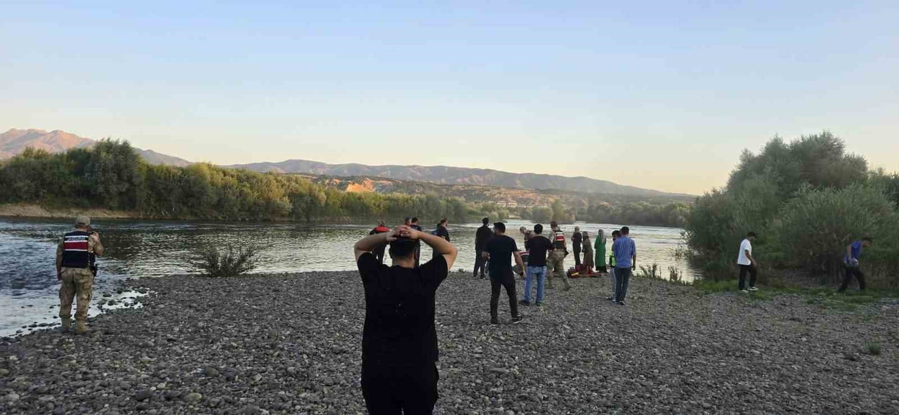 BİNGÖL’DE İKİ KARDEŞ BOĞULMA TEHLİKESİ GEÇİRDİ: 1 KİŞİ KAYIP
