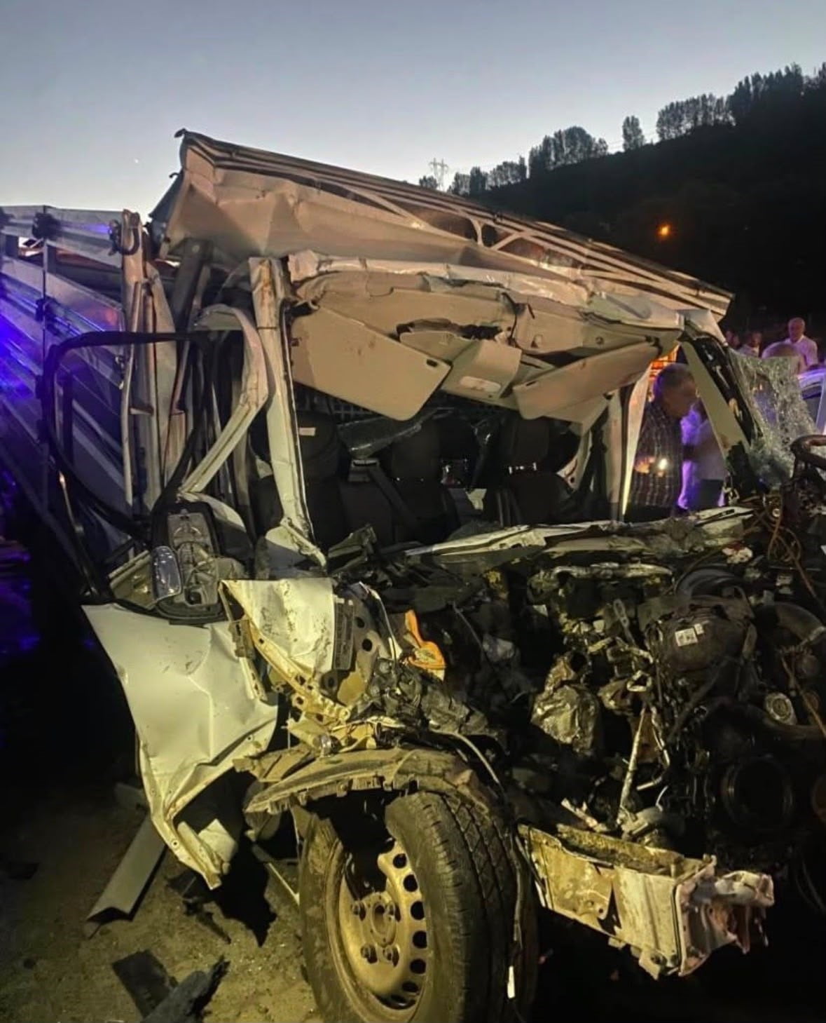 BİNGÖL’DE PİKAPIN, KAMYONA ARKADAN ÇARPMASI SONUCU MEYDANA GELEN KAZADA 1 KİŞİ YARALANDI