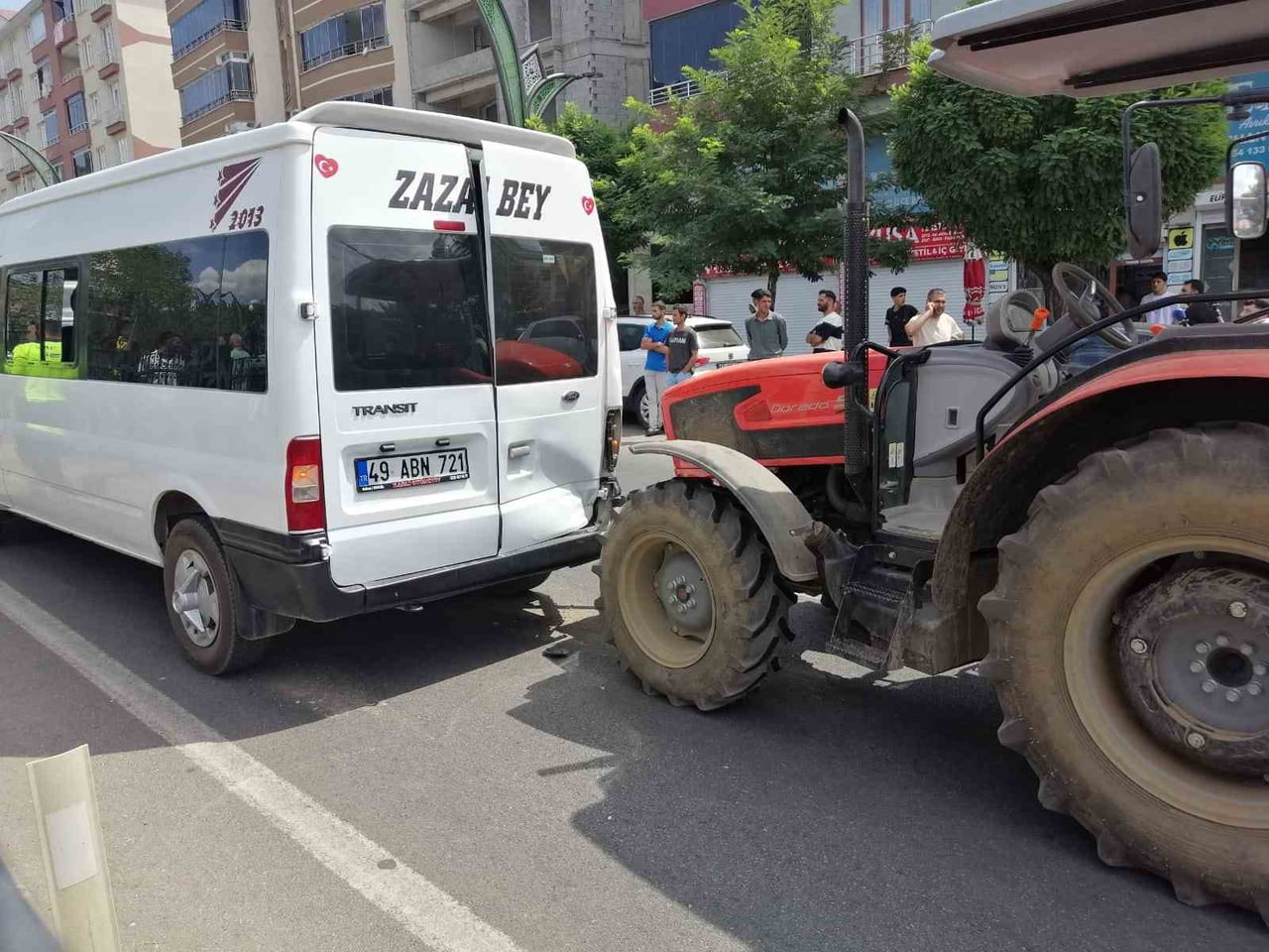BİNGÖL’DE ZİNCİRLEME KAZA: 4 ARAÇ ÇARPIŞTI