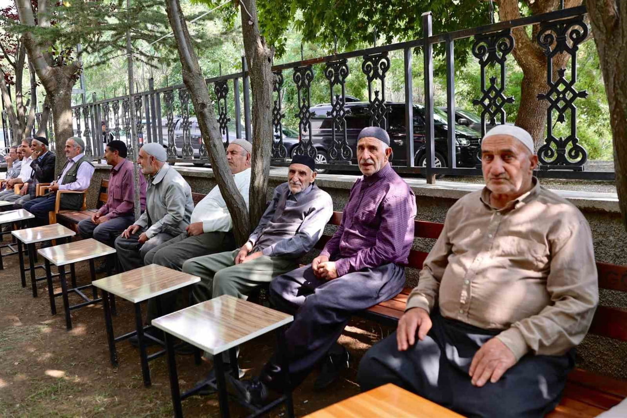 BİNGÖL VALİSİ CAHİT ÇELİK, GENÇ İLÇESİNE BAĞLI KEPÇELİ KÖYÜ’NDE VATANDAŞLARLA BİR ARAYA GELEREK...