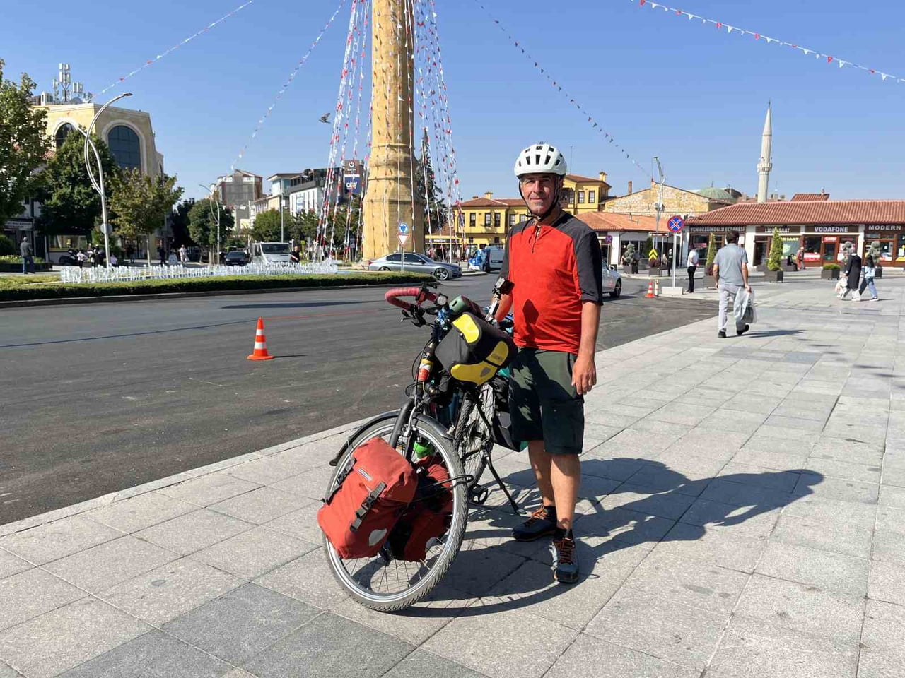 BİSİKLETLE 13 YILDA 3 KEZ TÜRKİYE TURU YAPAN VE AVRUPA'NIN ÇOK SAYIDA ÜLKESİNİ GEZEN BİSİKLET...