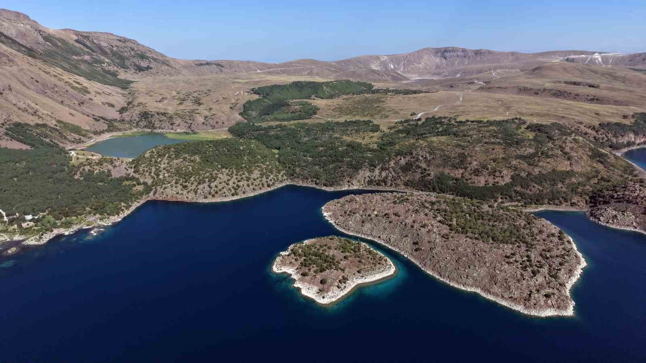 BİTLİS’İN AHLAT, GÜROYMAK VE TATVAN İLÇELERİ SINIRLARINDA YER ALAN NEMRUT KALDERASI, CUMHURBAŞKANI...