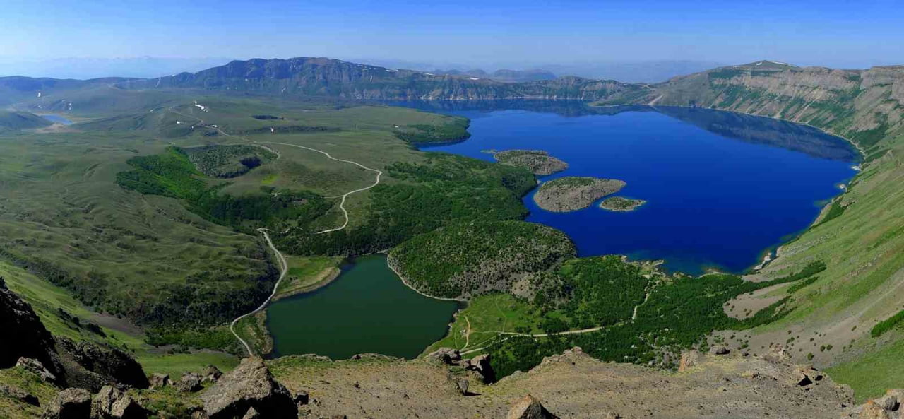 BİTLİS’İN TATVAN, AHLAT VE GÜROYMAK İLÇELERİ SINIRLARINDA BULUNAN NEMRUT KALDERASI, CUMHURBAŞKANI...