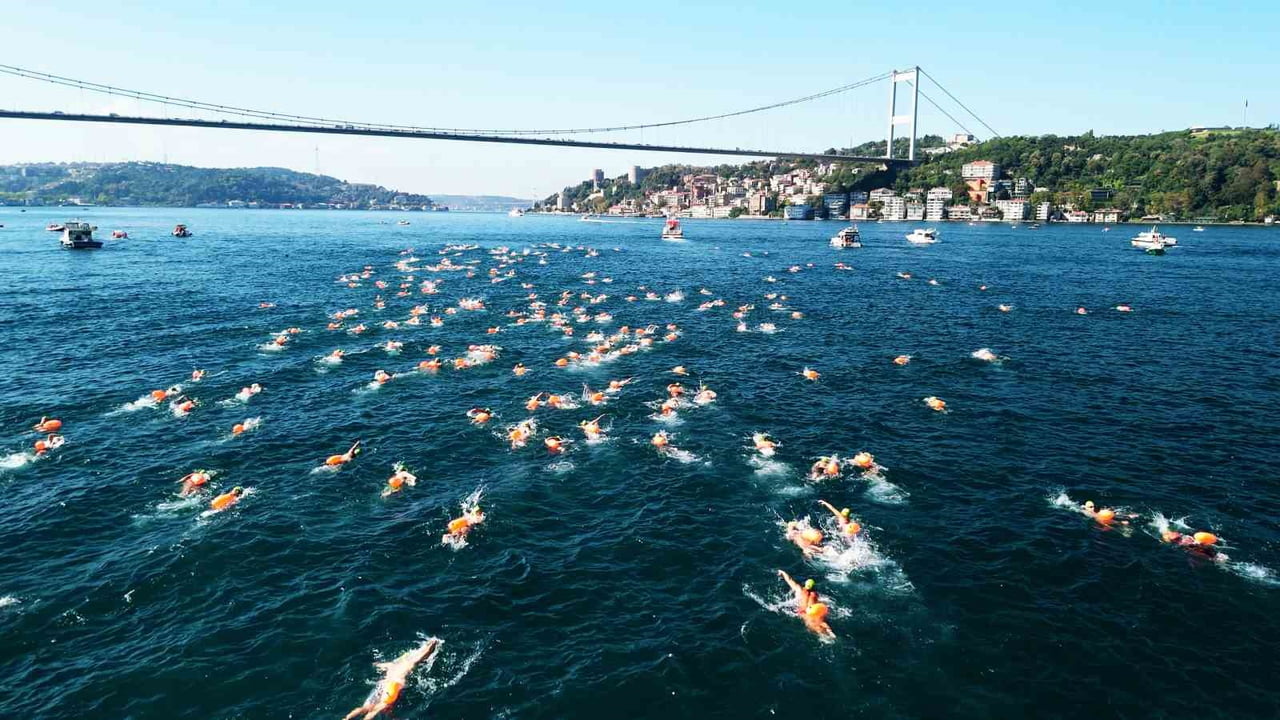BOĞAZİÇİ KITALARARASI YÜZME YARIŞI GERÇEKLEŞTİRİLDİ