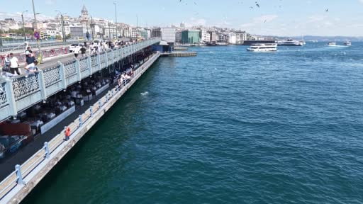 Boğazın devleri Eminönü kıyısında