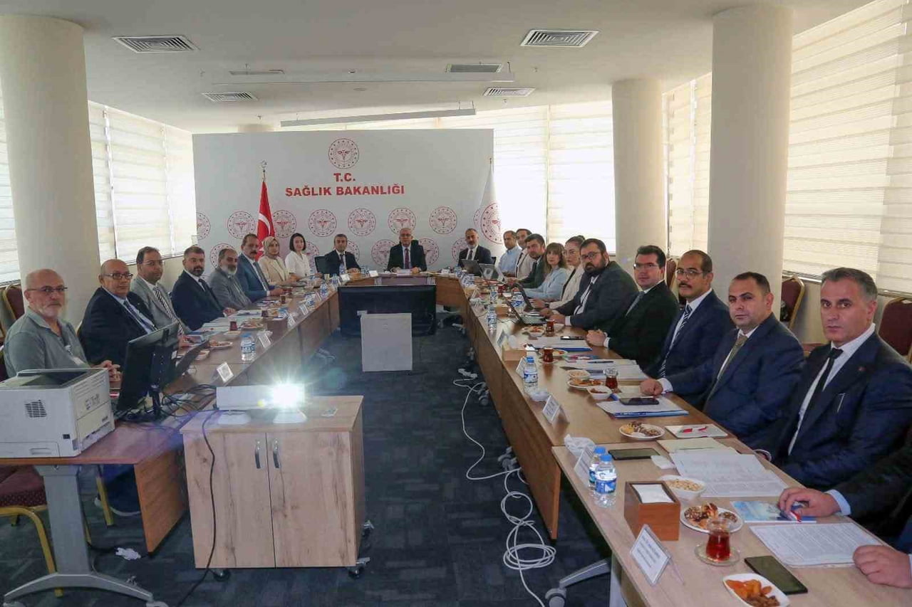 BÖLGE İLLERİNİN HALK SAĞLIĞI ÇALIŞMALARI TOPLANTIDA ELE ALINDI
