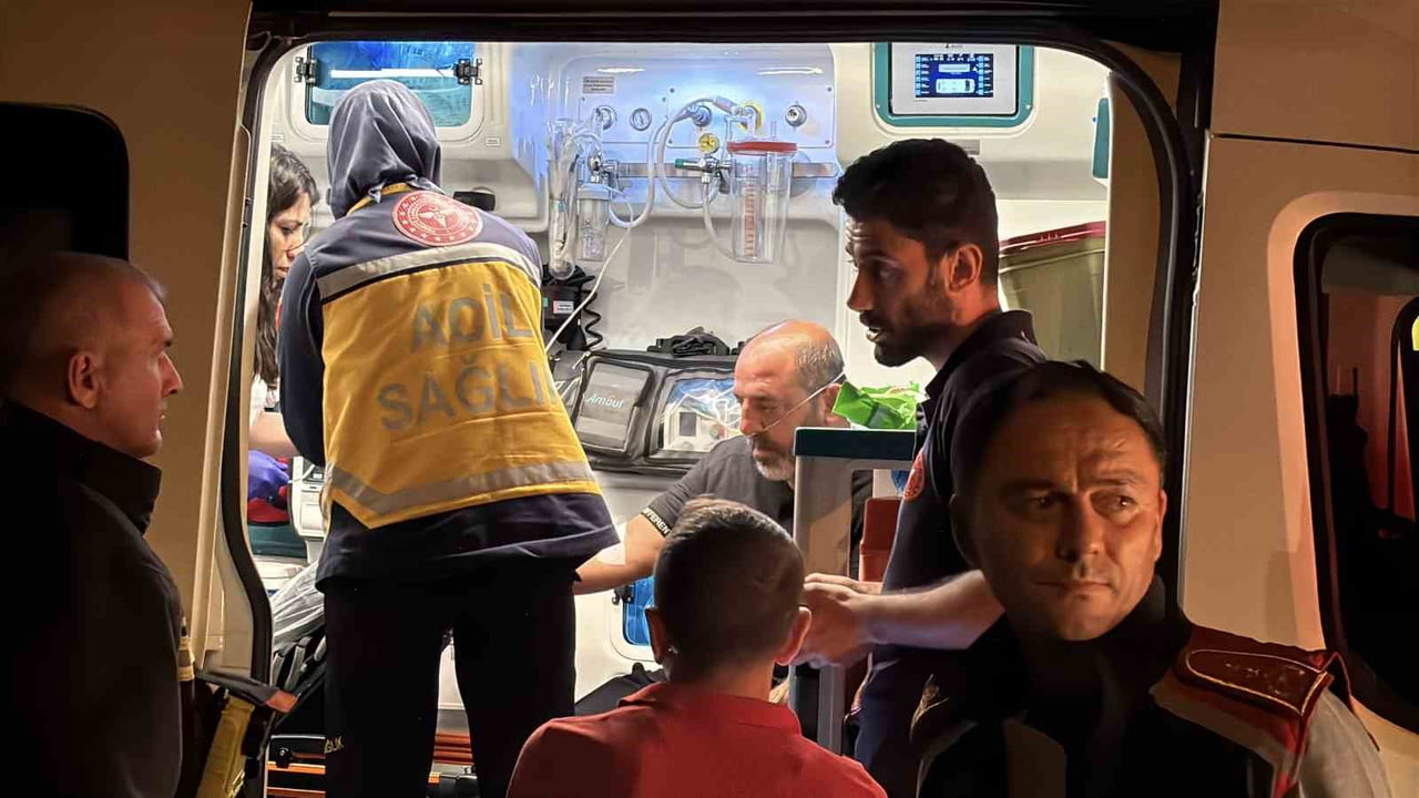 BOLU’DA 4 KATLI BİR APARTMANDA YAPILAN "DOĞALGAZ PATLAMASI" İHBARI EKİPLERİ ALARMA GEÇİRDİ....