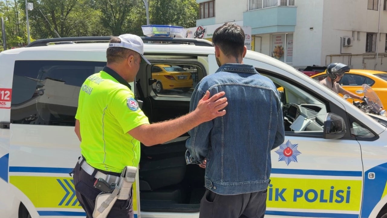 BOLU’DA ASKER UĞURLAMA KONVOYUNDA ARAÇLARIYLA YOLU KAPATIP TRAFİĞİ AKSATAN 5 SÜRÜCÜYE TOPLAM 114...