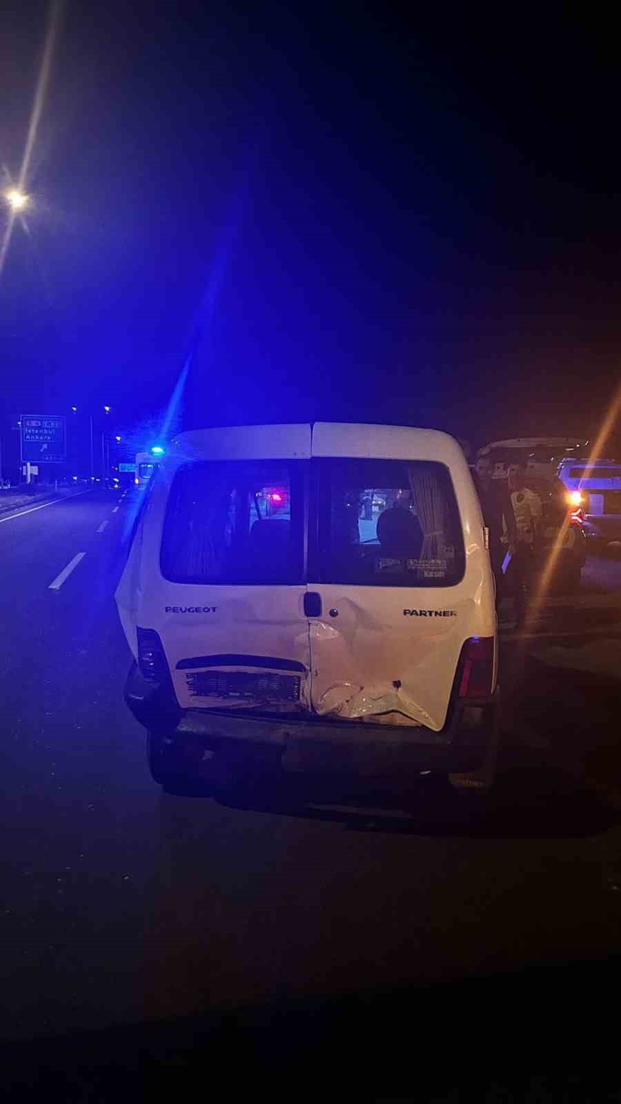 BOLU’DA D-100 KARA YOLUNDA OTOMOBİL İLE HAFİF TİCARİ ARACIN ÇARPIŞTIĞI KAZADA 2 KİŞİ...