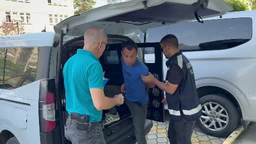 Boşanma aşamasındaki eşini bıçakla yaraladı