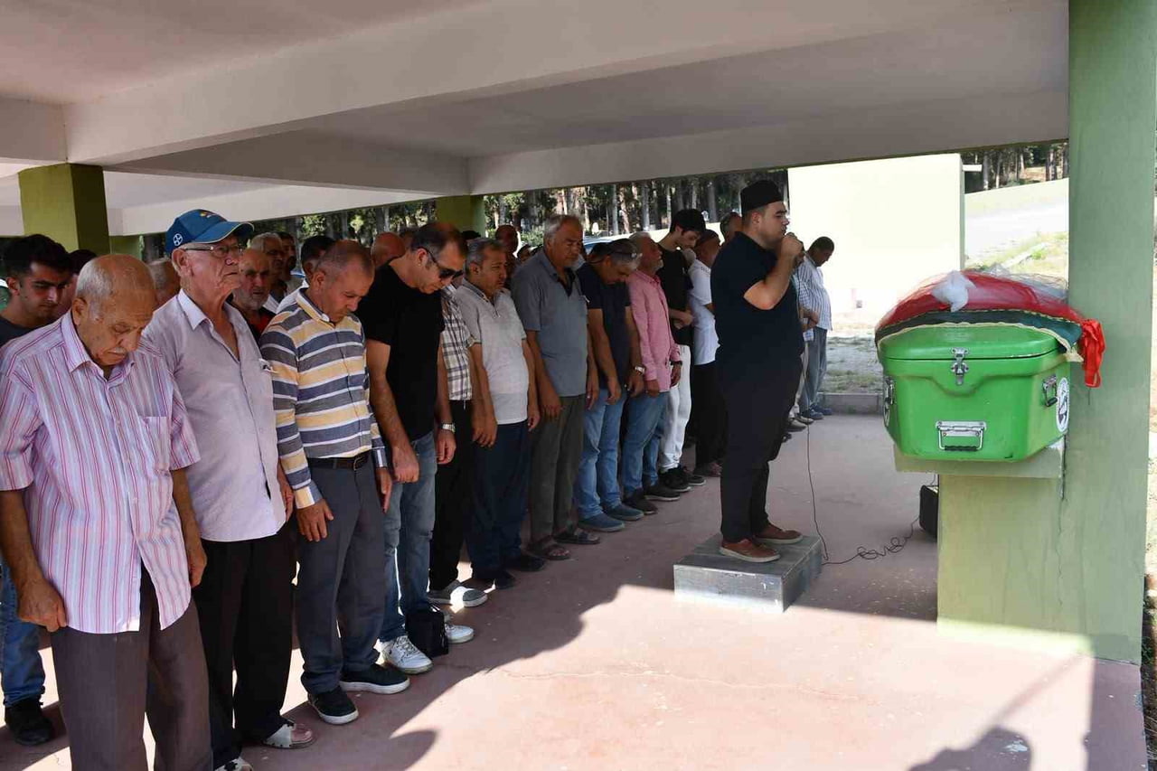 BOŞÇA İÇİN İSKENDERUN İLÇESİ BEKBELE MAHALLESİ'NDEKİ ÇAMLITARLA MEZARLIĞI'NDA CENAZE NAMAZI...
