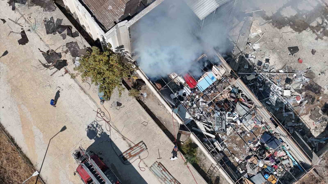 BOYABAT İLÇESİNDE ATIL DURUMDAKİ ESKİ 75. YIL DEVLET HASTANESİ BİNASINDA YANGIN ÇIKTI.