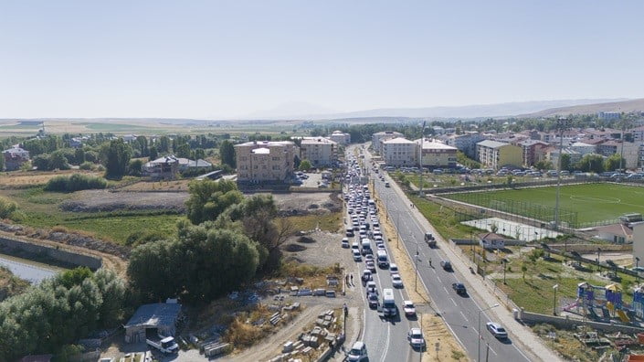 BULANIKLILAR MALAZGİRT ZAFERİ'NİN 955. YIL DÖNÜMÜ KUTLAMALARINA YOĞUN KATILIM SAĞLADI
