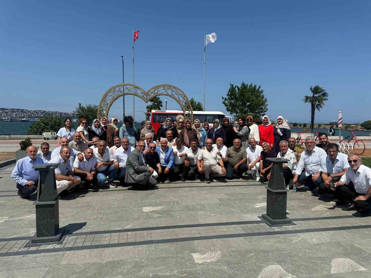 BUNDAN 41 YIL ÖNCE İSTANBUL SARAYBURNU'NDAKİ TARİHİ KIŞLADA BİRLİKTE VATANİ GÖREVİNİ YAPAN...