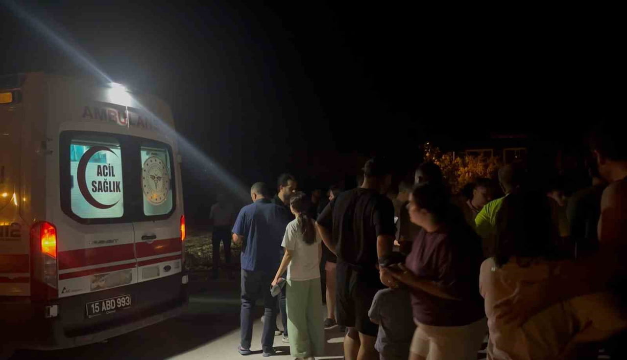 BURDUR'DA OTOMOBİL İLE BİSİKLETİN ÇARPIŞMASI SONUCU MEYDANA GELEN TRAFİK KAZASINDA BİSİKLETTE...