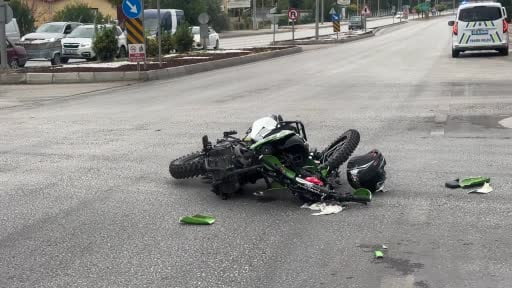 Burdur'da otomobil ile çarpışan motosiklet sürücüsü ağır yaralandı